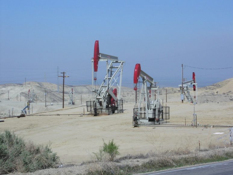 Pumpjacks at the Occidental Oil Wells in the Elk Hills. While the California Aquifer, which cuts through the same area, is starved for water, oil continues to flow / Antandrus via Wikipedia English / CC BY SA
